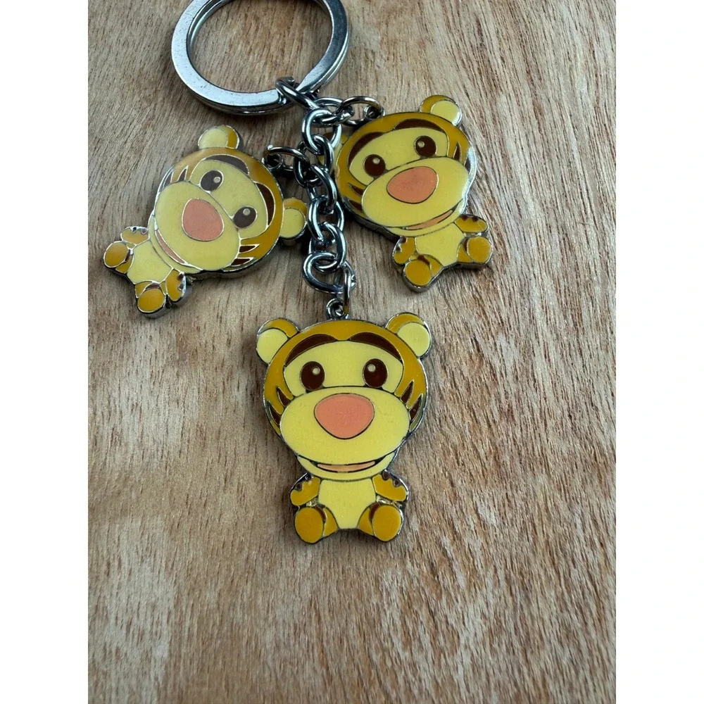 DISNEY Tigger Winnie the Pooh Enamel Charm Keychain Yellow Silver OS